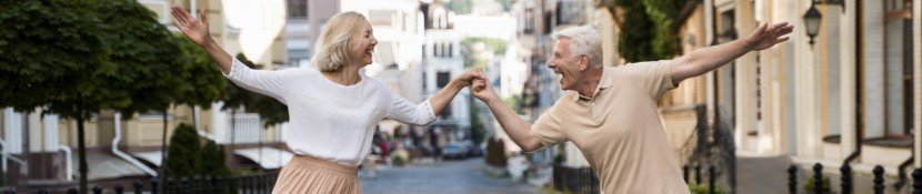 老後の身体的リラクゼーションのためのマッサージチェア