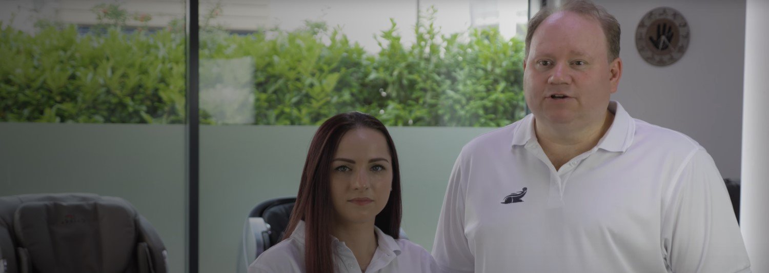 マッサージチェアの世界における専門家のアドバイス by Michael Roedeske, Manuela Radu and Marco Libi